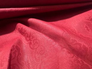150 см. Жаккардовая ткань для скатерти Красная