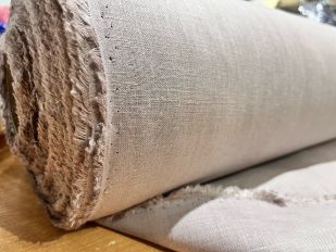 Широкая льняная ткань тауп